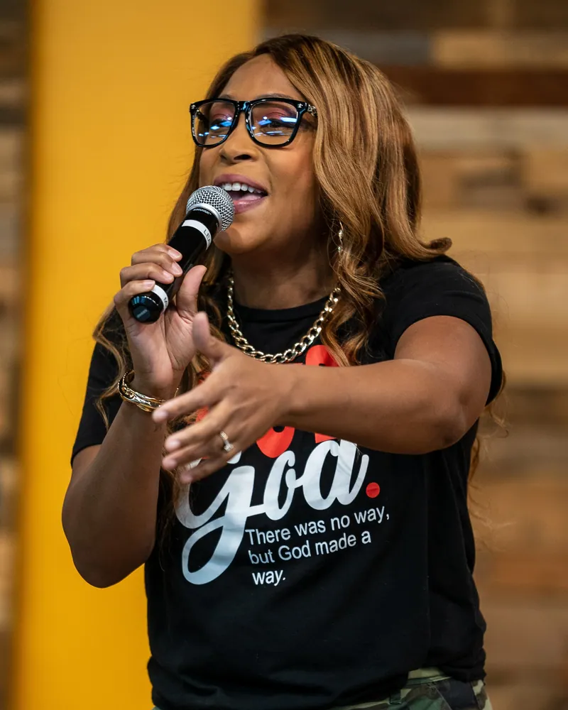 Jasmine Hooks, Worship Leader